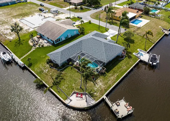 Private Beach And Kayaks ~Sleeps 10- Heated Pool- Villazo Ann - Cape Coral - Roelens Vacations
