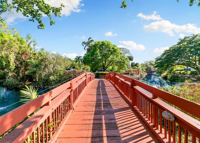 Park Shore Resort By Mike Z Rentals (Adults Only)