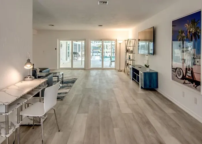 Riverview At Dolphin Drive With Stunning Sunsets And A Short Walk To The Beach