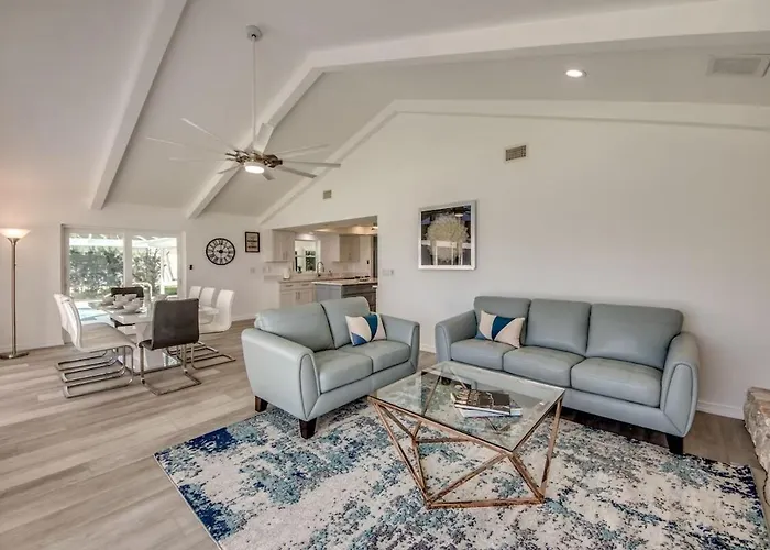 Riverview At Dolphin Drive With Stunning Sunsets And A Short Walk To The Beach