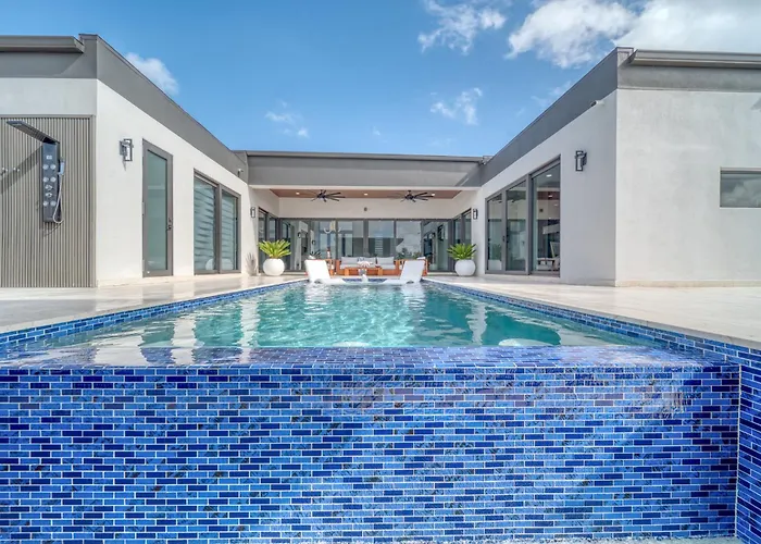 Cozy Modern Villa - Heated Pool & Spa - Bbq - Water View